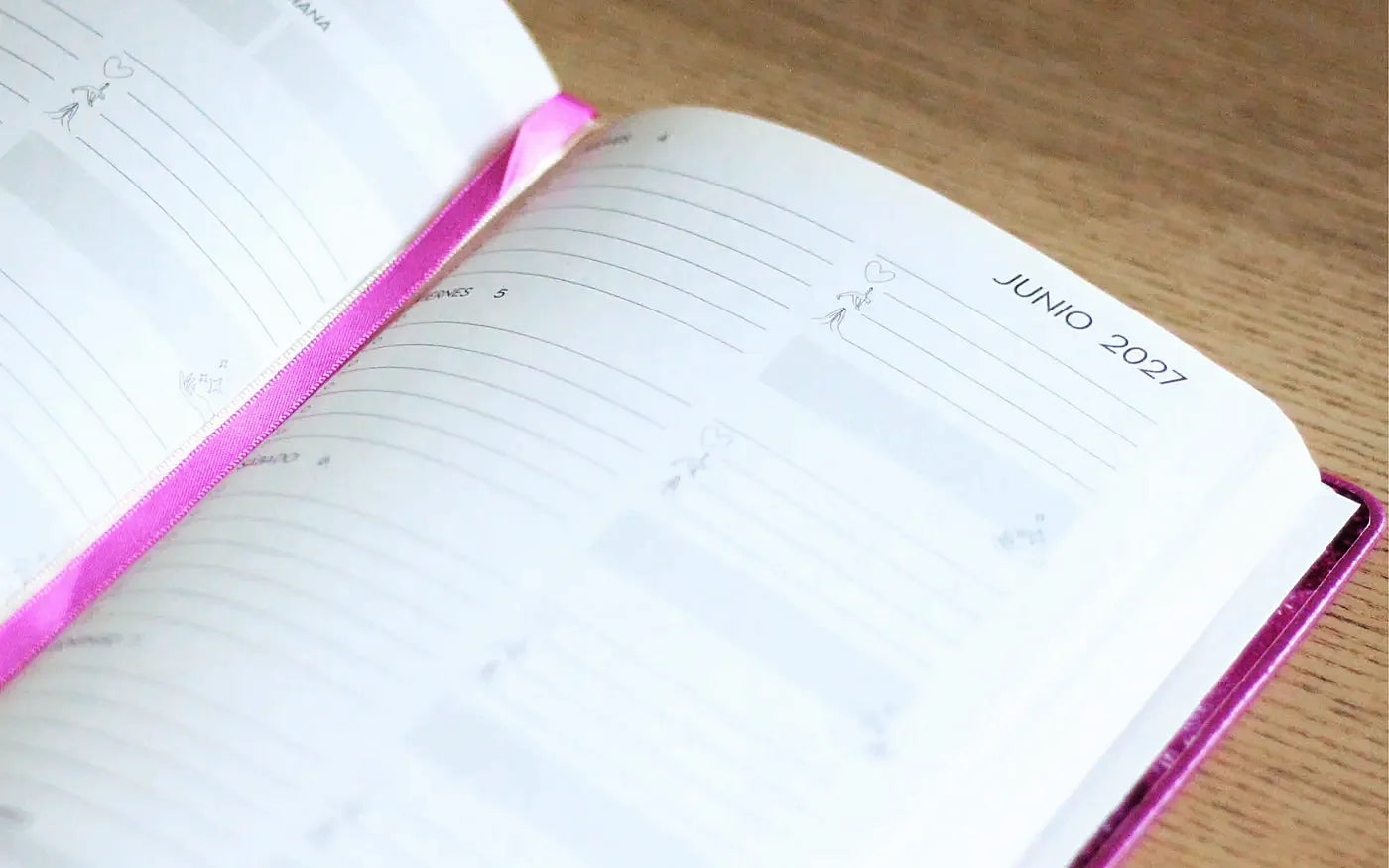 Doble página del planificador semanal de la Planner 2027